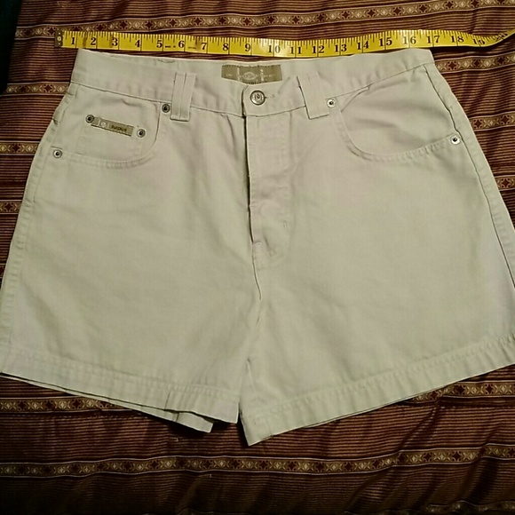 Lei tan shorts
