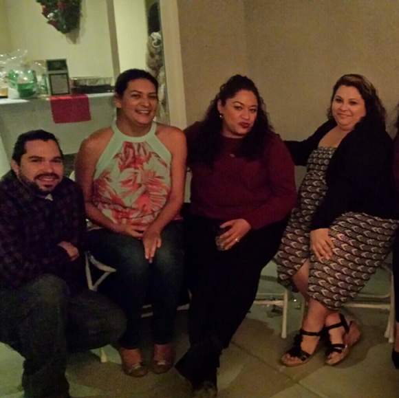 Meet your Posher, Tiana - Picture 3 of 14