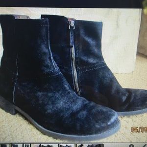 Suede black flat boot