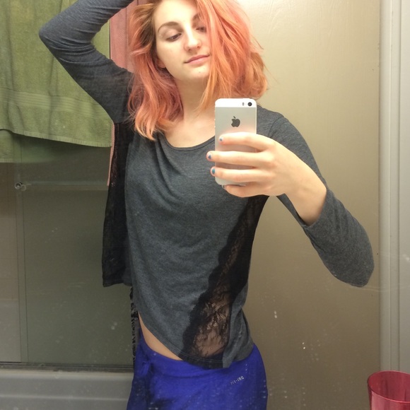 My grey lacey long sleeve crew-neck American eagle - Picture 2 of 4