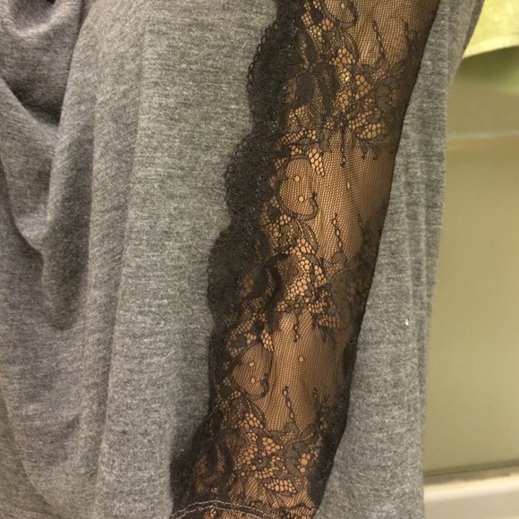 My grey lacey long sleeve crew-neck American eagle - Picture 3 of 4