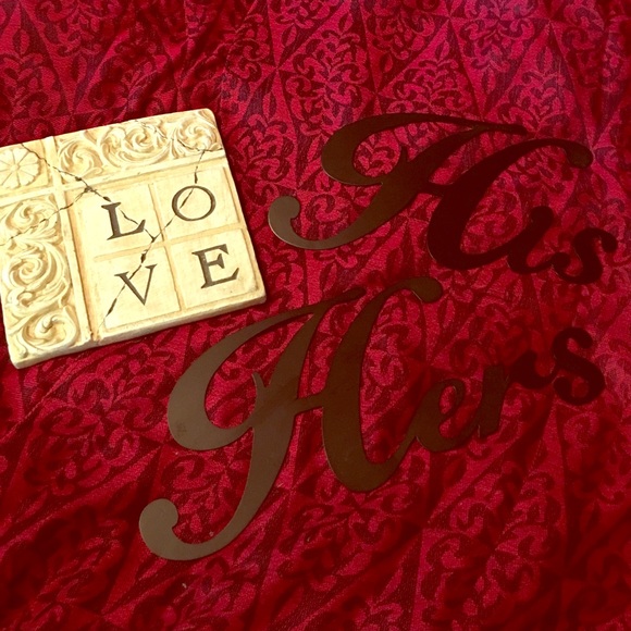 A bundle of 3 decor signs