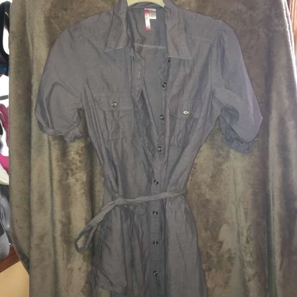 ❌❌❌SOLD❌❌❌ Gray button up blouse with tie