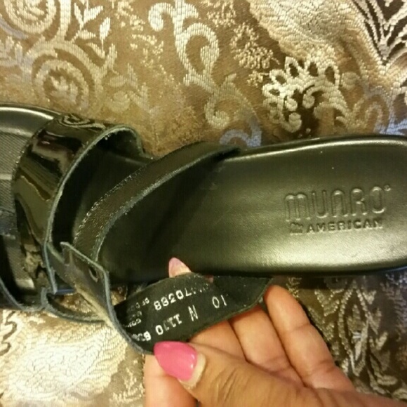 Sandals - Picture 2 of 3