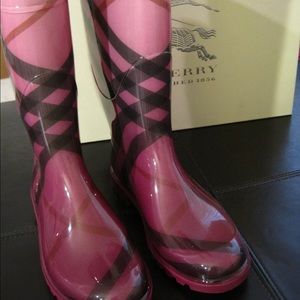 Burberry rainboots❗️