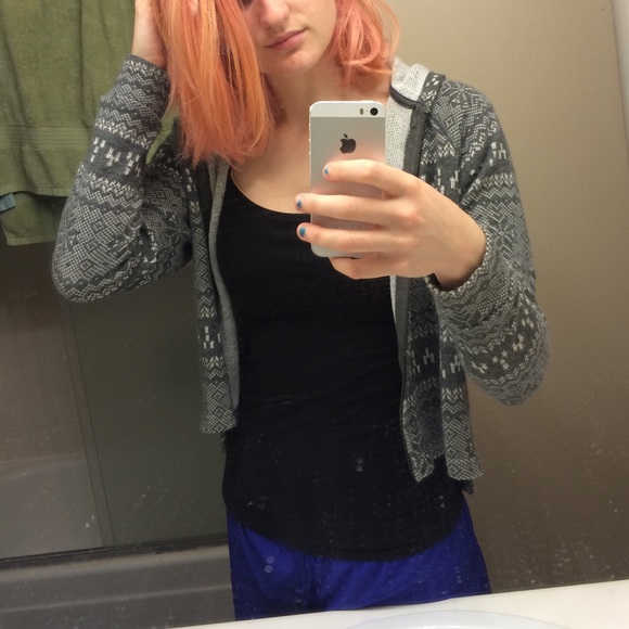 Tilly's grey printed zip-up high-low sweater - Picture 4 of 4