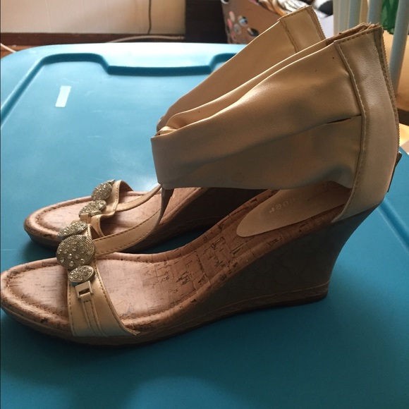 Dressy Wedges - Picture 3 of 4