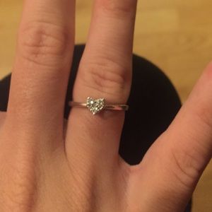 Kay Jewelers Heart Ring; Size 8