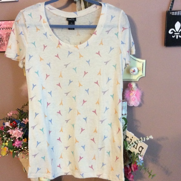 Rue 21 Paris tee NWOT 👚👚