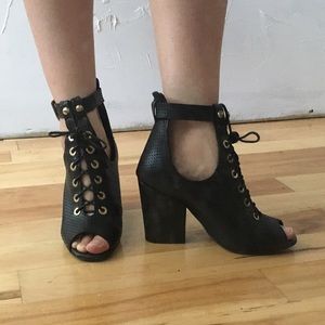 Laced up block heels shoes