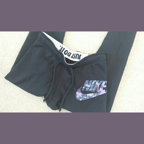 🚫SOLD🚫Nike Rally tight black sweatpants camo - Picture 4 of 4