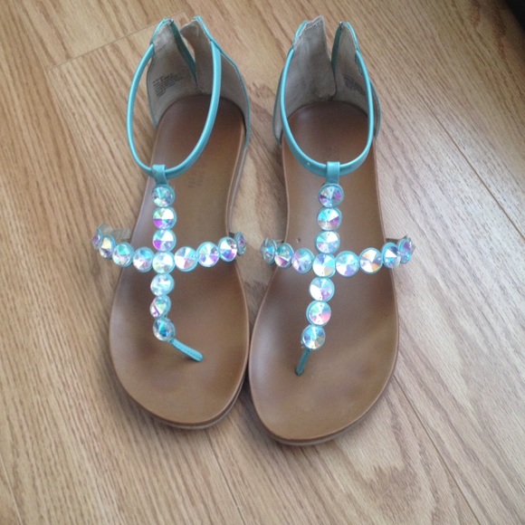 Kenneth Cole Reaction slim key sandal