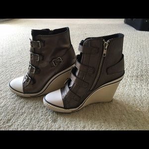 Converse heels size 7