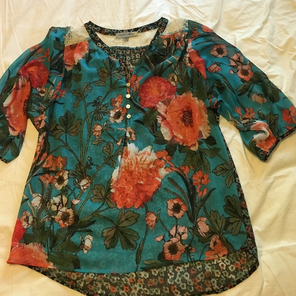 Tunic in excellent condition, only worn twice