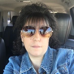 Meet your Posher, Lori