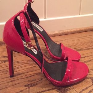 red Steve maddens