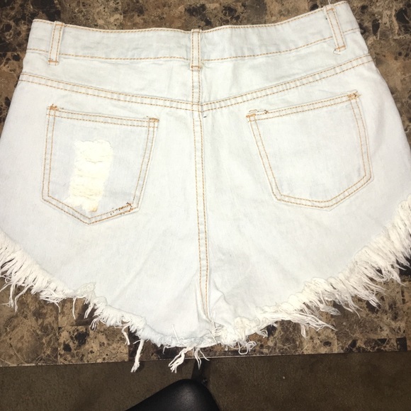 Light blue shorts - Picture 3 of 4