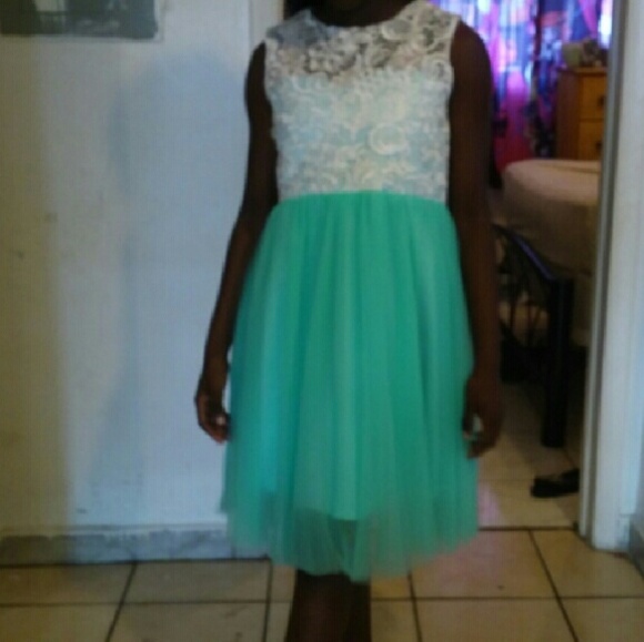 Girl dress - Picture 3 of 4