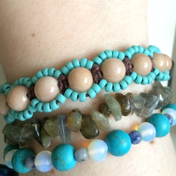 Handmade beaded macrame bracelet 🌸 - Picture 2 of 4