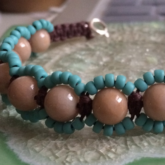 Handmade beaded macrame bracelet 🌸 - Picture 3 of 4