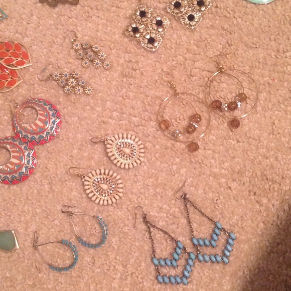 Earring bundle - Picture 3 of 4