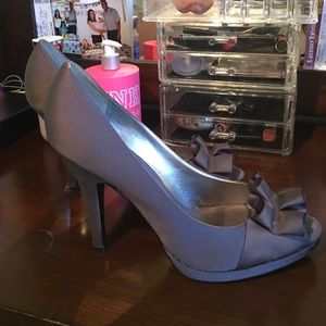 Gray/Grey heels