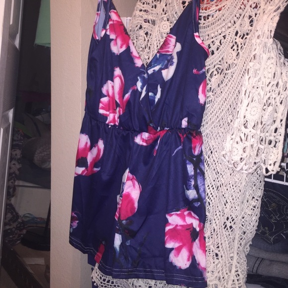 Floral romper - Picture 3 of 3