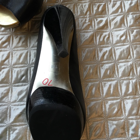 Mk size 7 heels - Picture 3 of 4