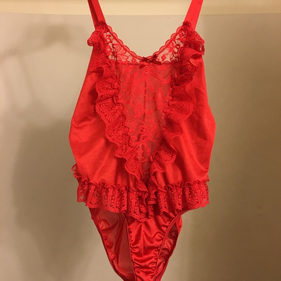 Lingerie - Picture 1 of 2
