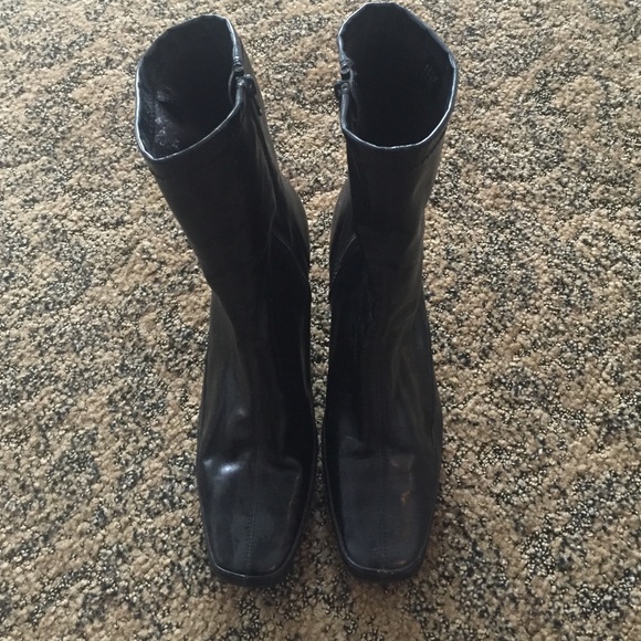 Black dress boots