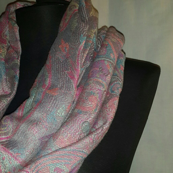 Beautiful Scarf - Picture 2 of 4