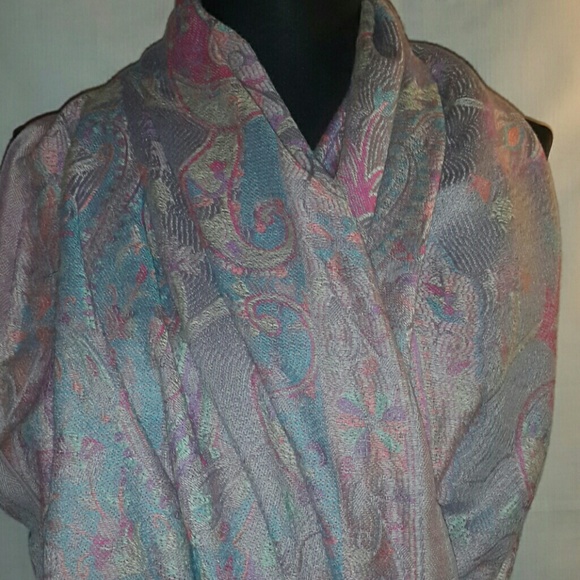 Beautiful Scarf - Picture 3 of 4