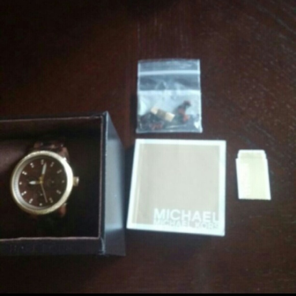 *SOLD ON ANOTHER SITE*Authentic Michael Kors Watch - Picture 3 of 4