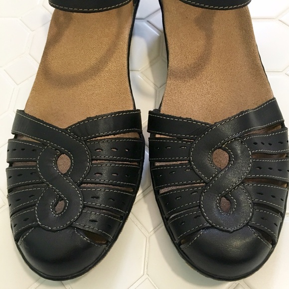 Sold! New Clarks Black Mary Jane Strap Flats 9 - Picture 2 of 4