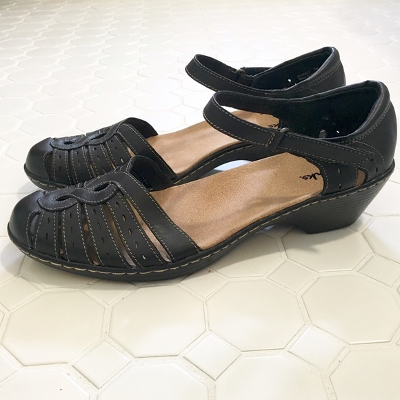 Sold! New Clarks Black Mary Jane Strap Flats 9 - Picture 3 of 4