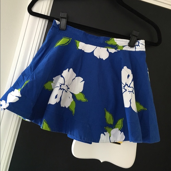 Hollister Dresses & Skirts - Hollister XS Tropical Print Flared Mini Skirt
