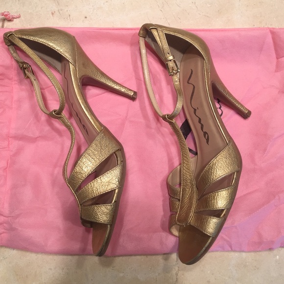 Nina Ricci gold heels - Picture 3 of 3