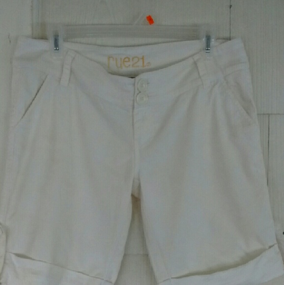 RUE 21 WHITE SHORTS 5/6
