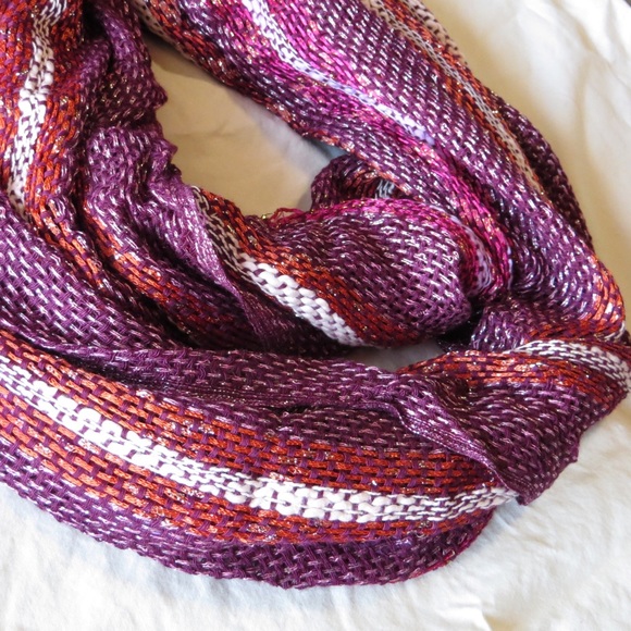 ❌ SOLD! ❌ NWT Maroon and Gold Infinity Scarf - Picture 2 of 2