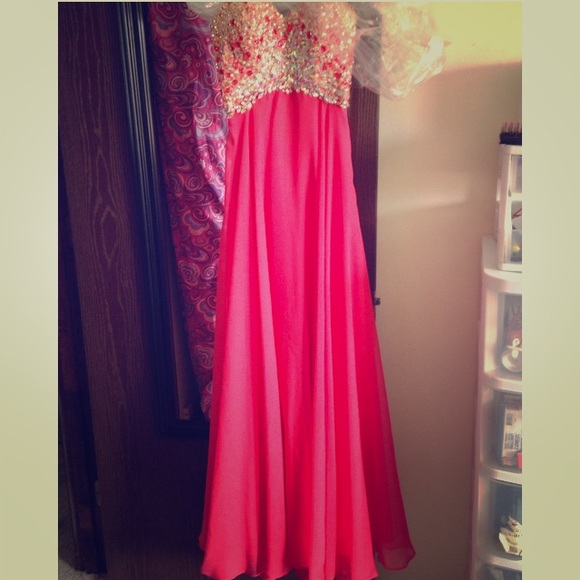 Gorgeous Strapless prom dress - Picture 2 of 7