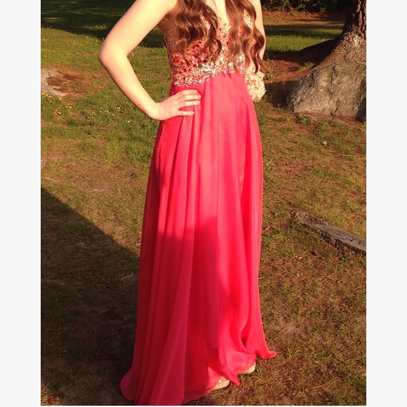 Gorgeous Strapless prom dress - Picture 3 of 7