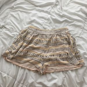 🌚BCBG GENERATION AZTEC PRINT RUFFLE SHORTS 🌚.