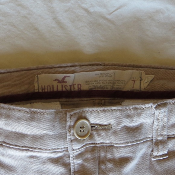 ❌ DONATED ❌ EUC Hollister Khaki Skirt - Picture 3 of 3