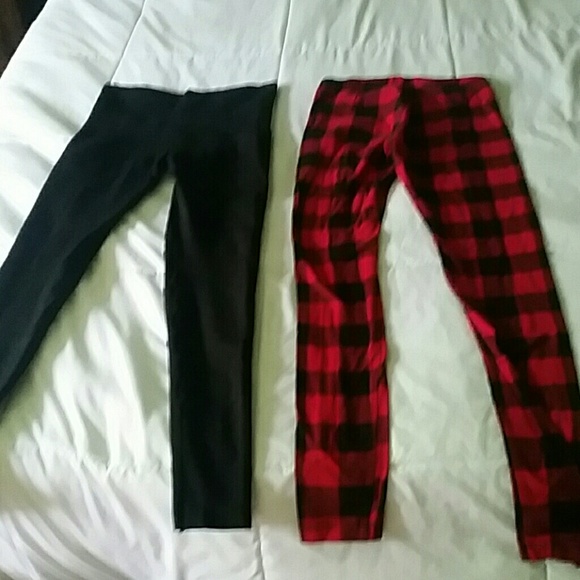 2 pairs of leggings
