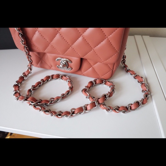 Mint condition like new Chanel mini square bag - Picture 1 of 4