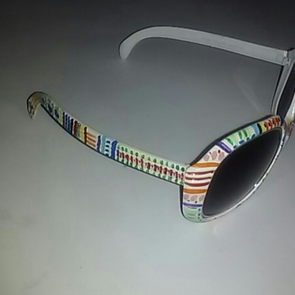 Shades - Picture 2 of 4