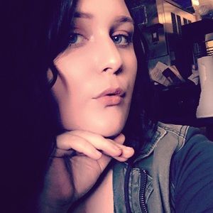 Meet your Posher, Alicia