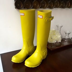 HUNTER Yellow Boots - New in Box