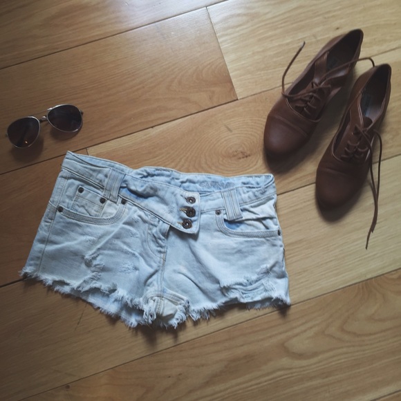 LF Carmar button detail crop denim shorts, size 26