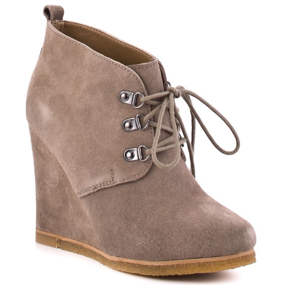Taupe suede Steve Madden wedge bootie - Picture 1 of 4